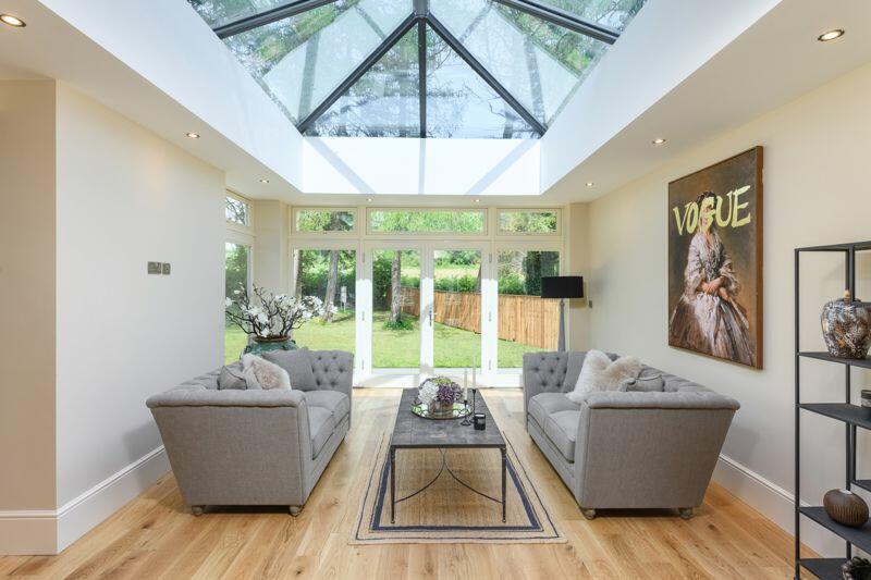 Fabulous sun room overlooking the rear garden